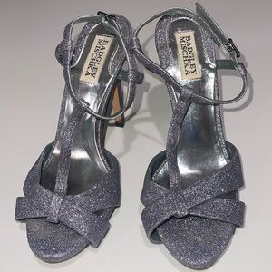BADGLEY MISCHKA Women’s GUC Indigo III Silver Blue Stiletto High Heels, size 7.5